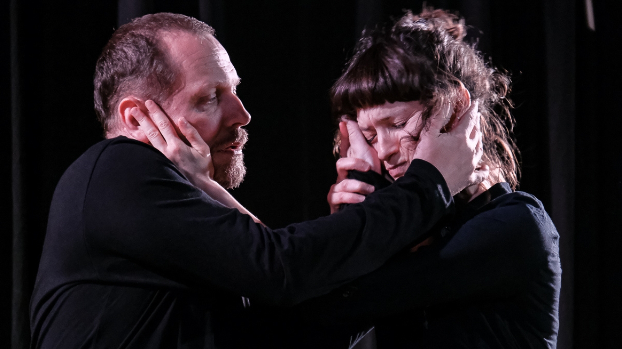 Nem beszélve arról hogy Fotó Thealterfotó